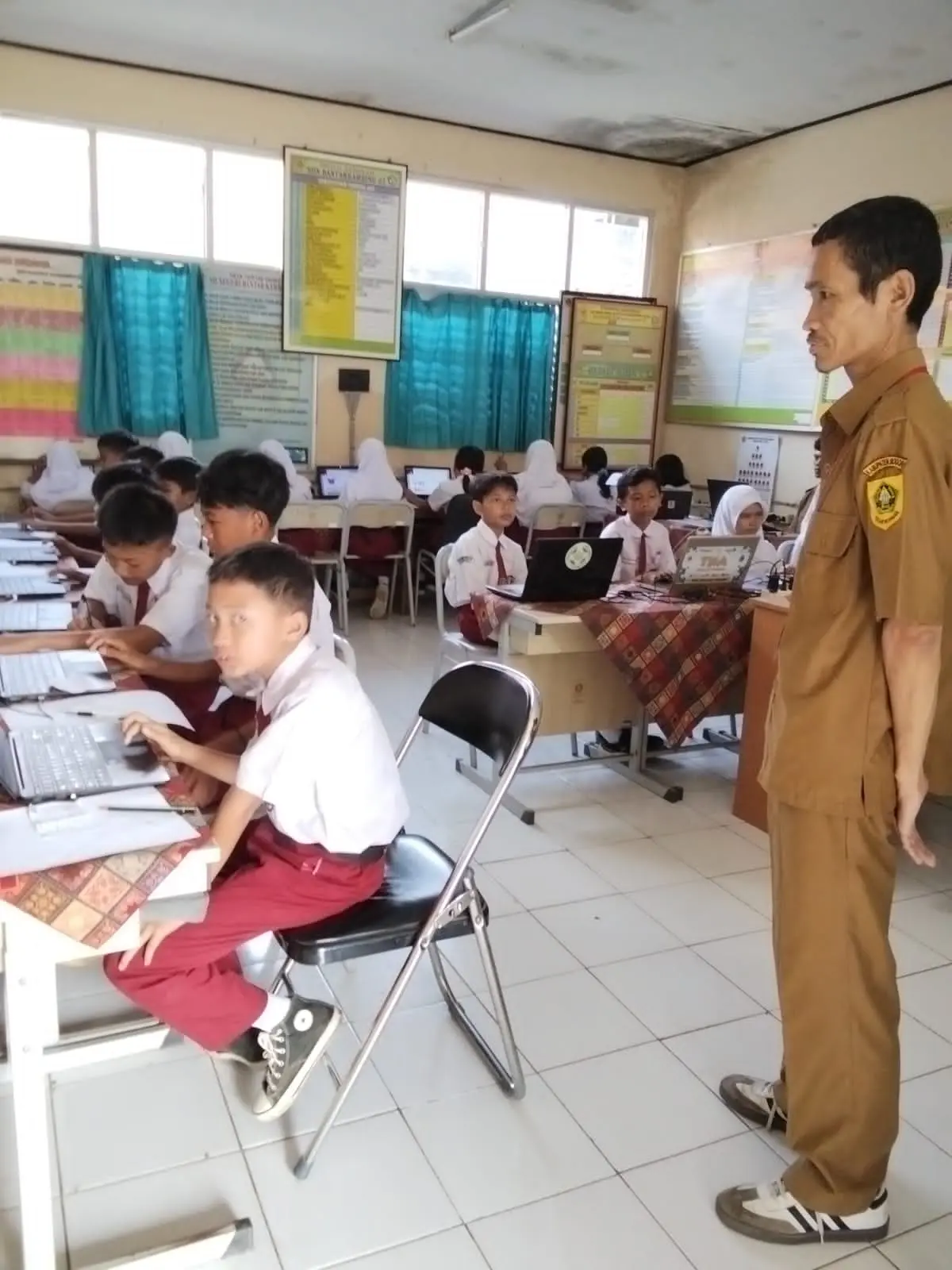 Simulasi Asesmen Nasional Berbasis Komputer (ANBK)