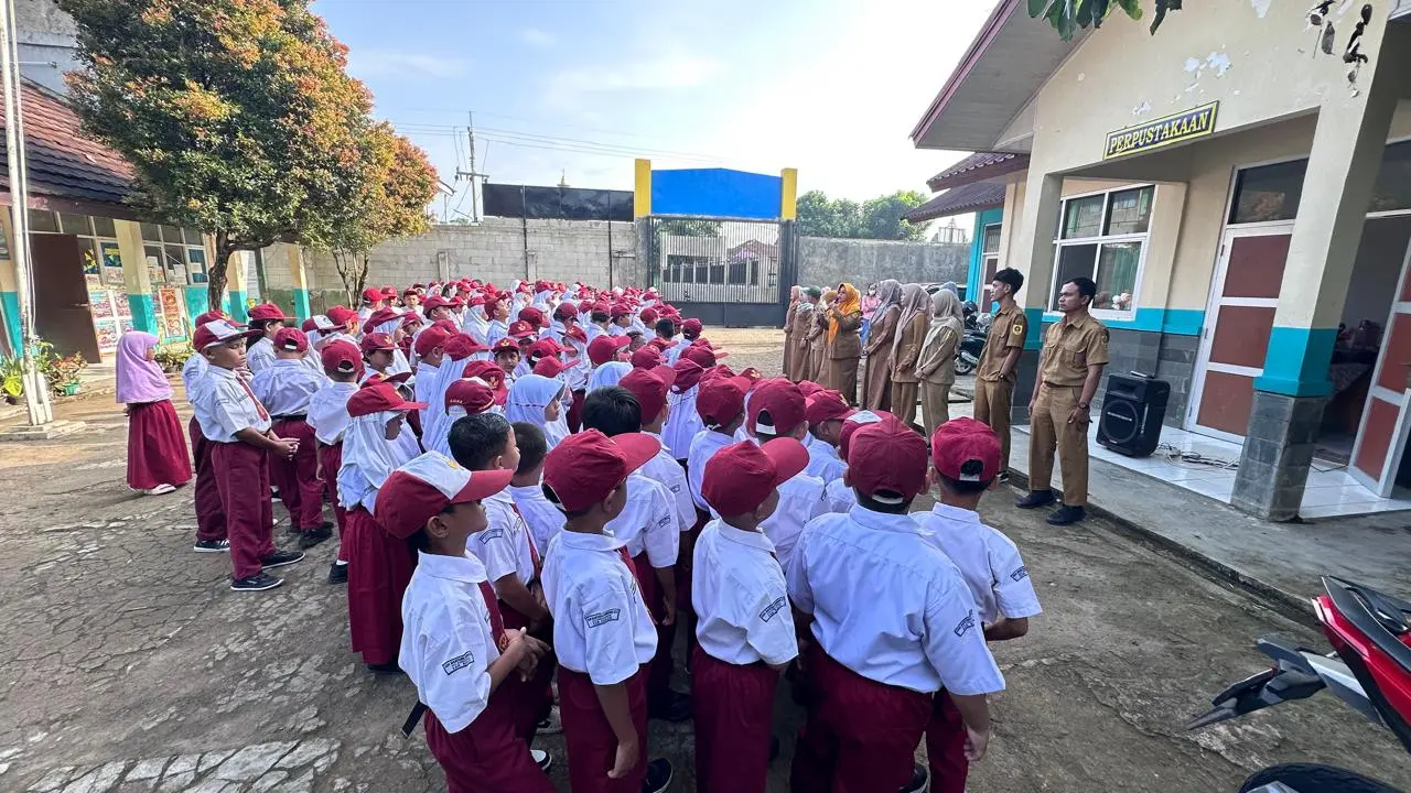 Pengarahan Apel Pagi oleh Pembina Upacara