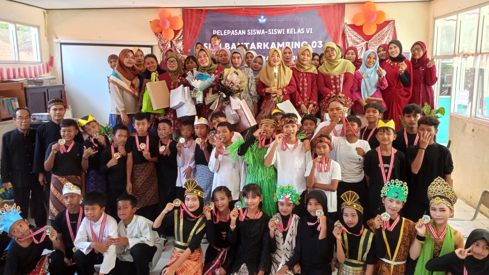 Prosesi Pelepasan dan Wisuda Lulusan Kelas VI